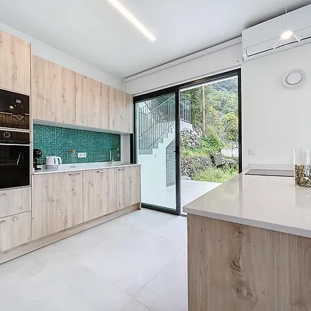 Mar Yam Garden By Atlantic * Arco de São Jorge